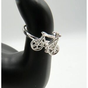 Bicycle‎ Design Ring  Size 7 3/4 Silver Tone Cycling Lightweight